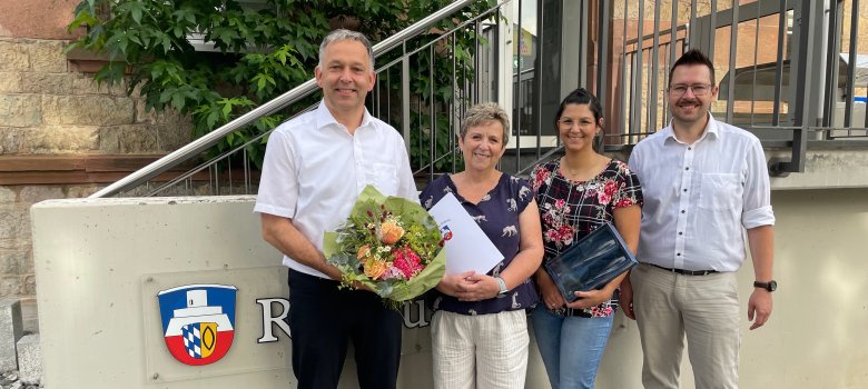 Die Jubilarin Sigrid Gebhardt mit Gratulanten